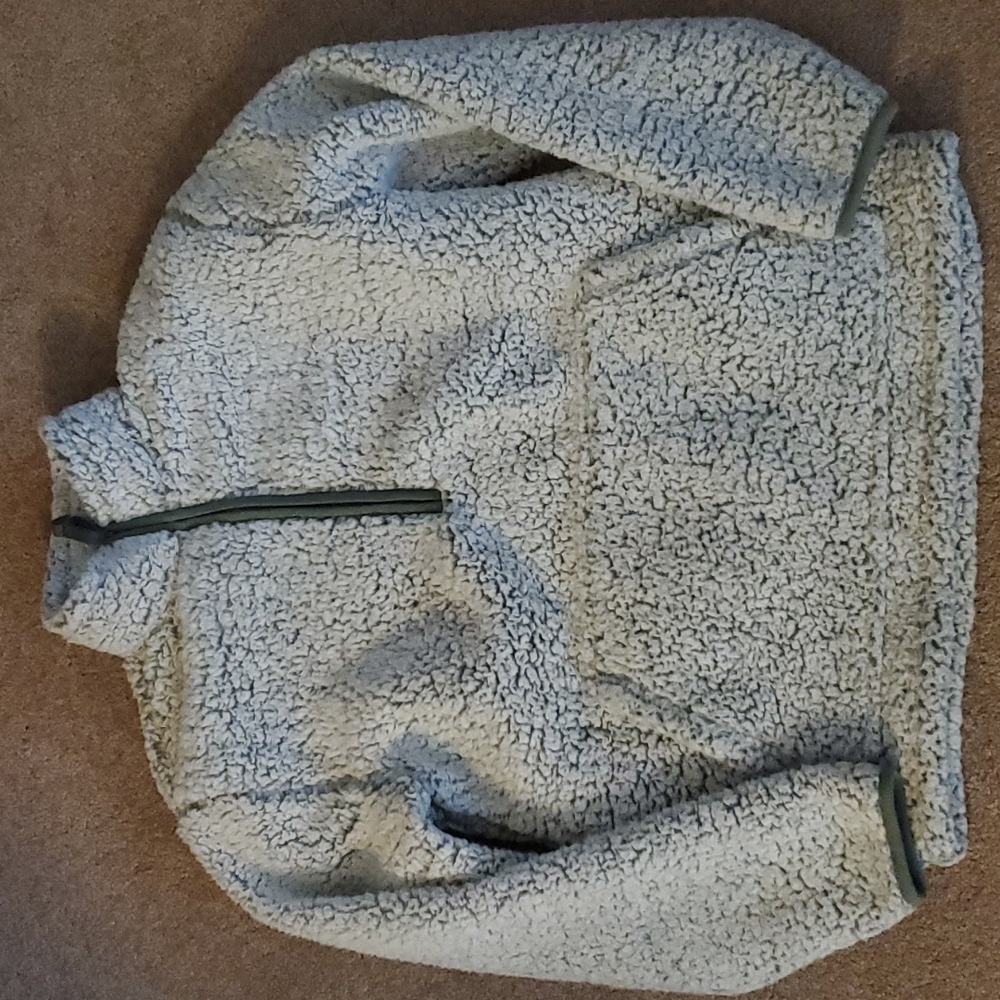 Royal Class pull over, 100% polyester, size medium